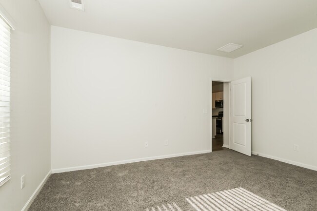 Building Photo - 2752 Desert Rose St