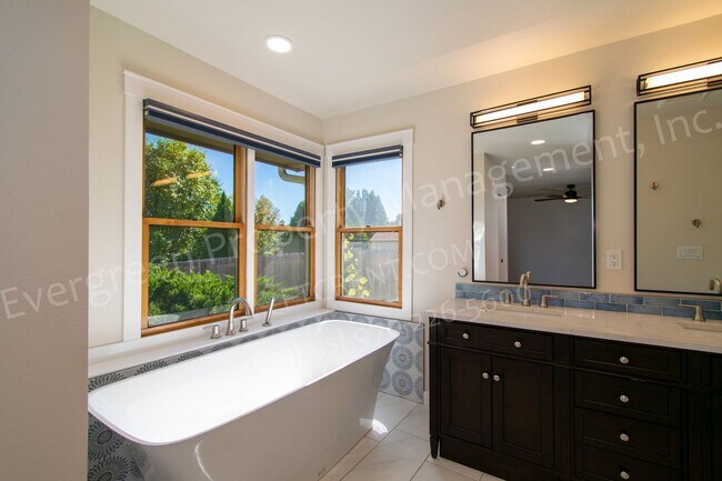 Building Photo - Beautiful 4-Bedroom Home in Southeast Fort Collins!