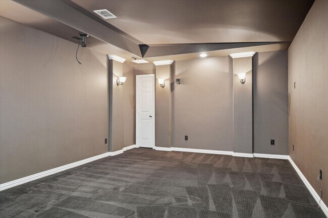 Building Photo - Stunning home in Panther Creek