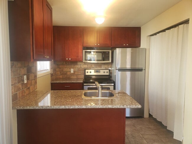 Building Photo - Inner SE Portland Duplex in Brooklyn!