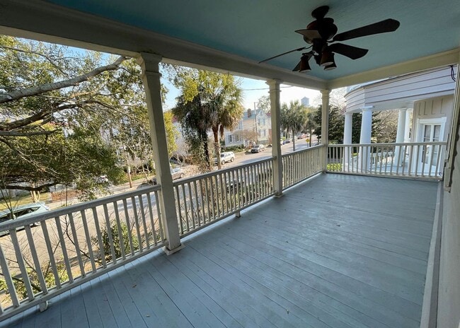 Building Photo - Available for lease May-September 2026. Stunning Fully-Furnished 3 BR/2.5 BA Available in the Hea...