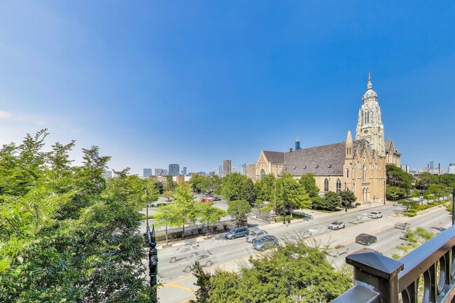 Building Photo - 1155 W Roosevelt Rd