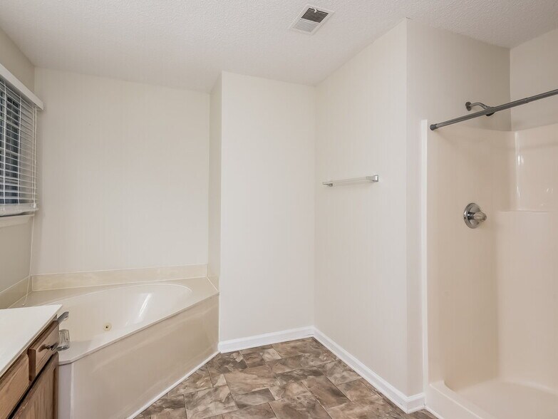 Building Photo - 5151 Brownwood Dr