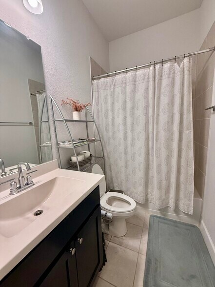 Building Photo - 1803 Desert Willow Way