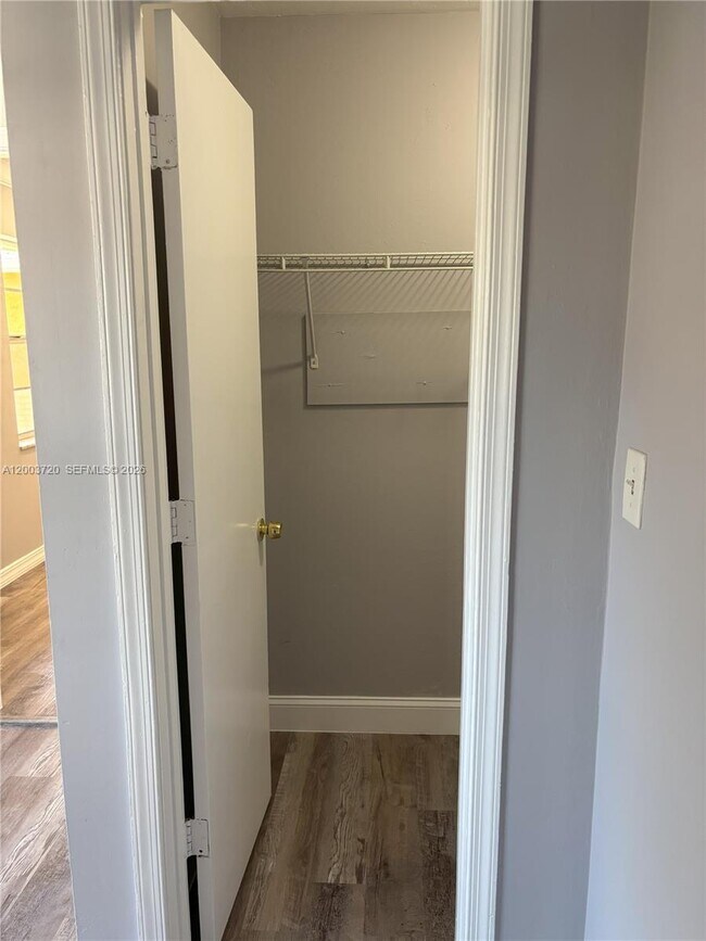 Building Photo - 8444 NW 23rd Manor