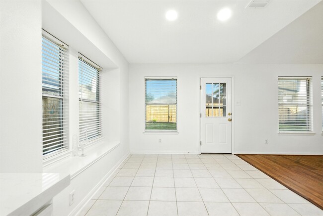 Building Photo - 2119 Hannover Way