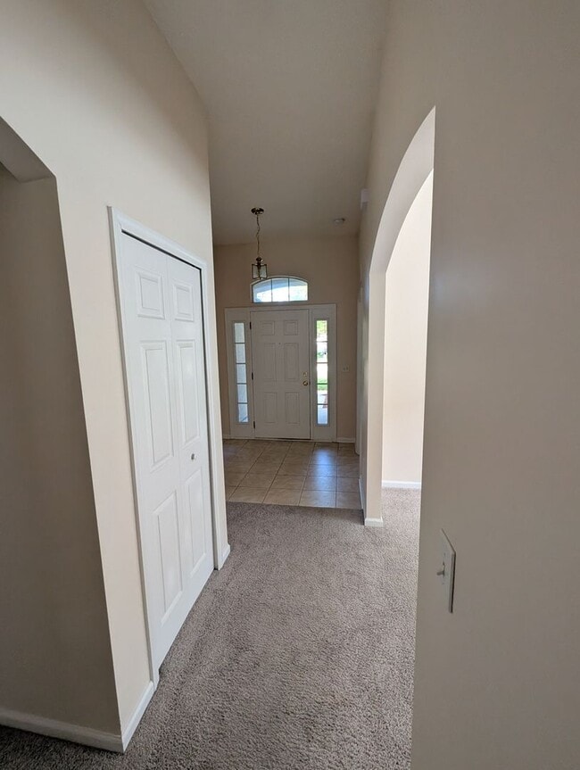 Building Photo - Great 4 Bedroom 2 Bath home in Heritage Park