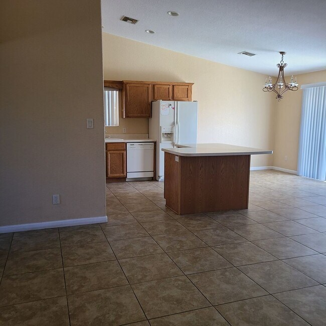 Building Photo - Desirable Corner lot with 2 car garage!