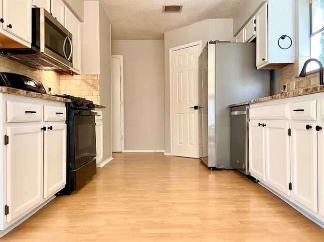 Building Photo - 708 Hidatas Cove