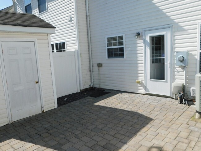 Building Photo - 4609 Milfax Rd