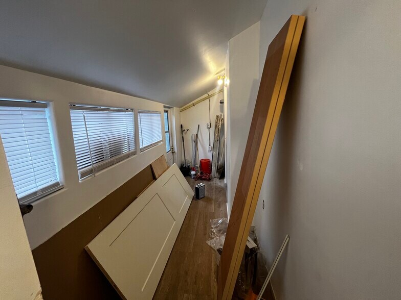 Building Photo - 201 E Eagle St