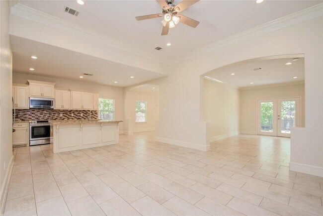 Building Photo - 10572 Twin Oak Dr
