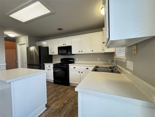 Building Photo - 1501 Van Horn Dr