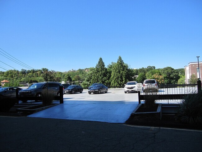 Building Photo - 230 Willard St