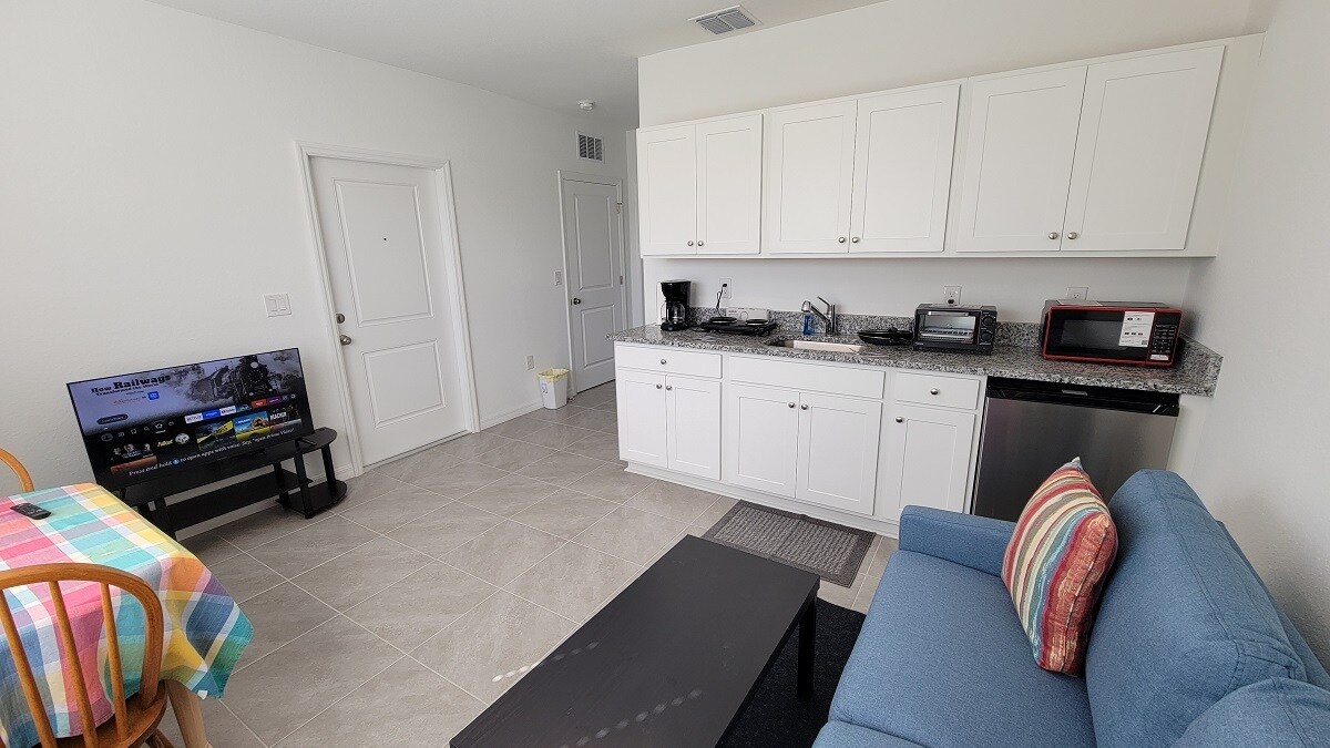 Building Photo - 733 Cleaves St SE