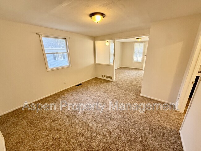 Building Photo - 420 Hedge Ave