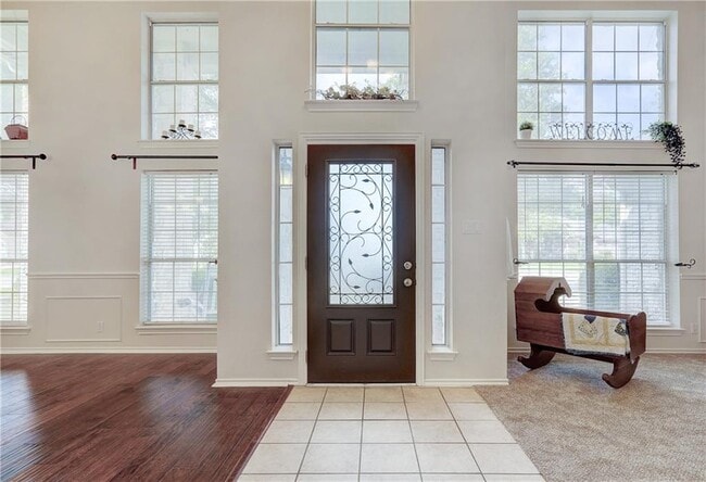 Building Photo - 1711 Fall Creek Dr