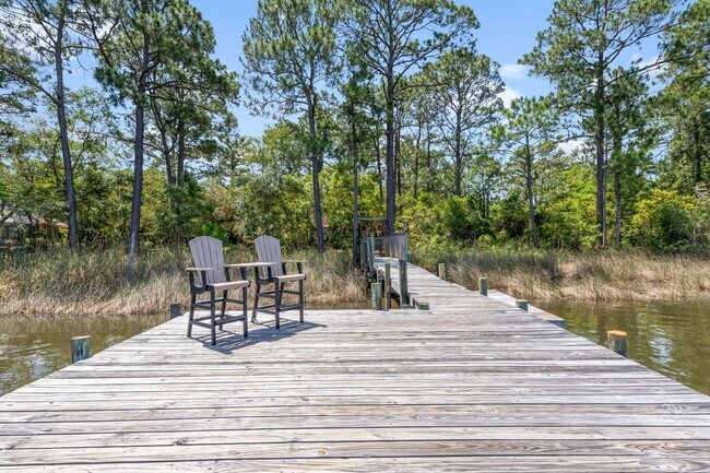 Building Photo - Updated Home in Raintree Estates!