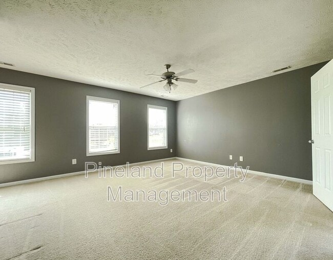 Building Photo - 395 Americana Dr