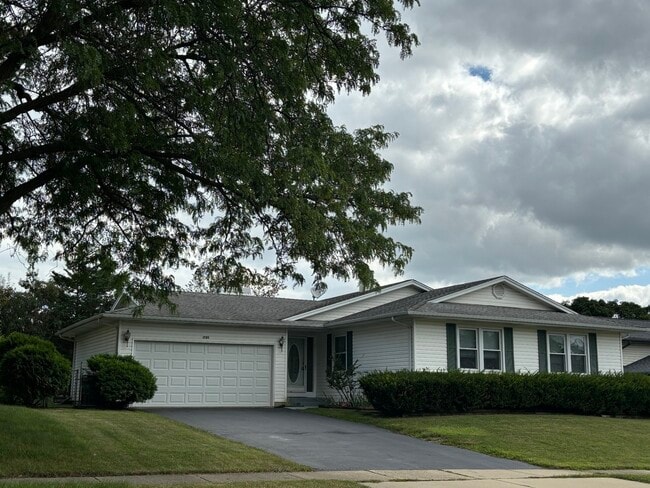 Primary Photo - 1720 W Parkside Dr