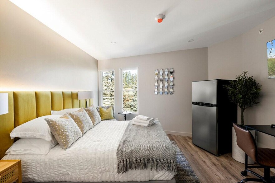 Building Photo - 138 Wickham Ave