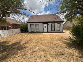Building Photo - 3 bed 2 bath home