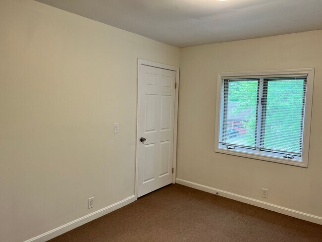 Building Photo - 17 Pheasant Dr