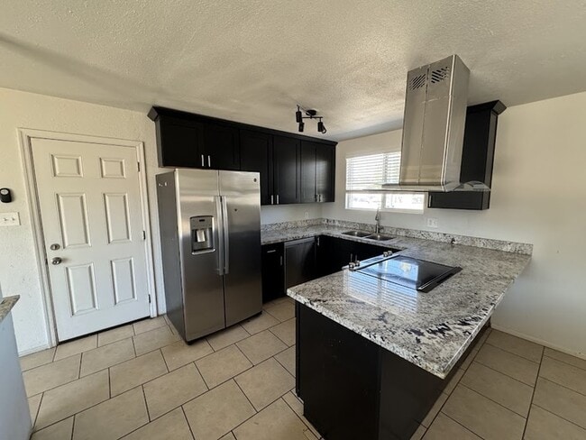 Building Photo - Maryvale 4 bedroom with RV gate and garage