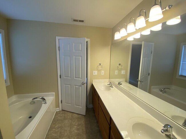 Building Photo - 3219 Polite Ln
