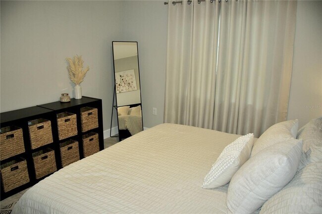 Building Photo - 1194 S Lassonde St