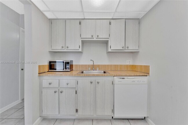 Building Photo - 1799 Fairview Villas Dr