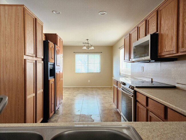 Building Photo - 44049 W Neely Dr