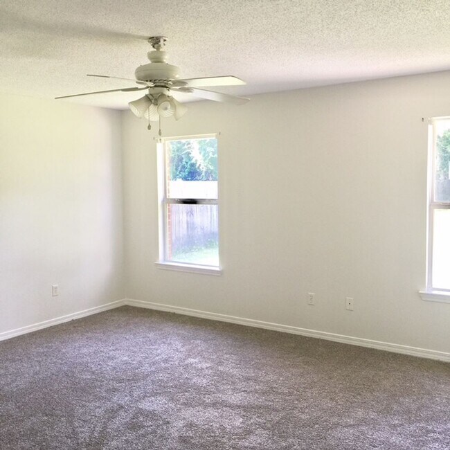 Building Photo - 4266 Lancaster Dr