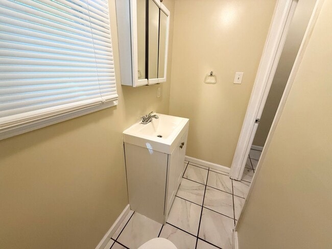 Building Photo - Gorgeous 3-Bedroom Townhome in Elmwood Park! Available NOW!