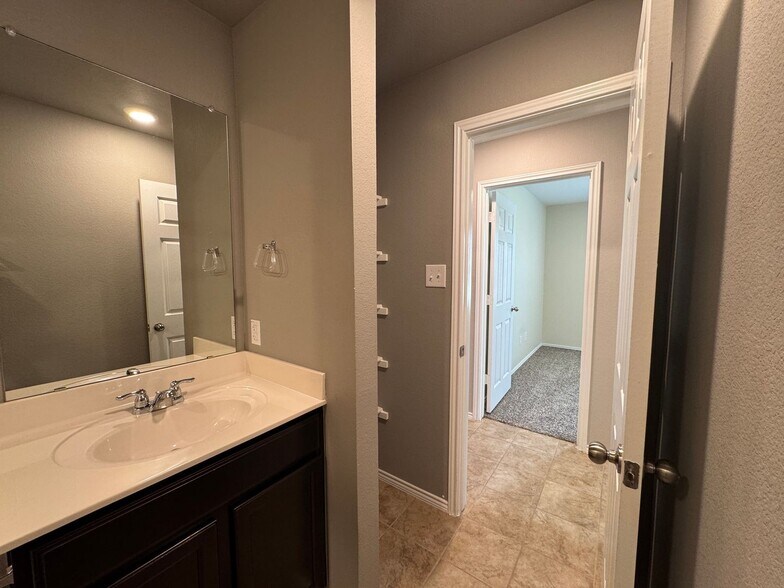 Building Photo - 9612 Murandy Dr