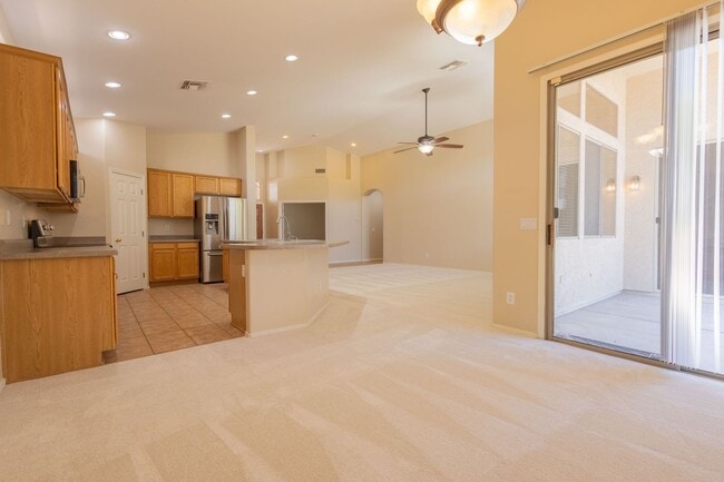 Building Photo - 3 Bedrooms 2 Bathrooms