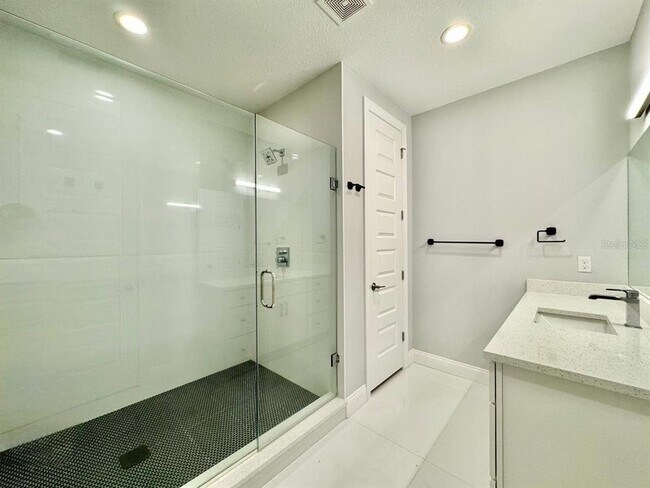 Building Photo - 4215 W North A St