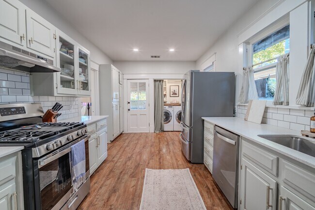 Building Photo - Updated Historically Charming Bungalow walking distance to Greenville Ave