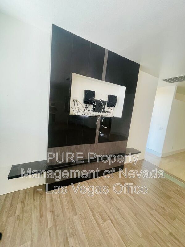 Building Photo - 9341 Lugo St