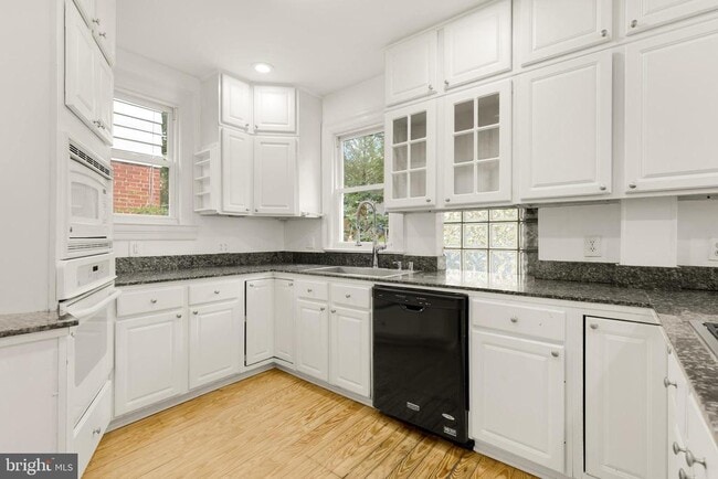 Building Photo - 3717 Legation St NW