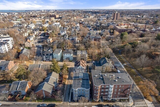 Building Photo - 120 Regent St