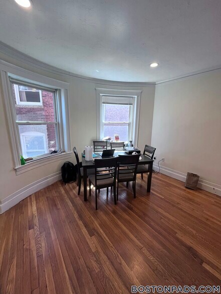 Building Photo - 191 Winthrop Rd