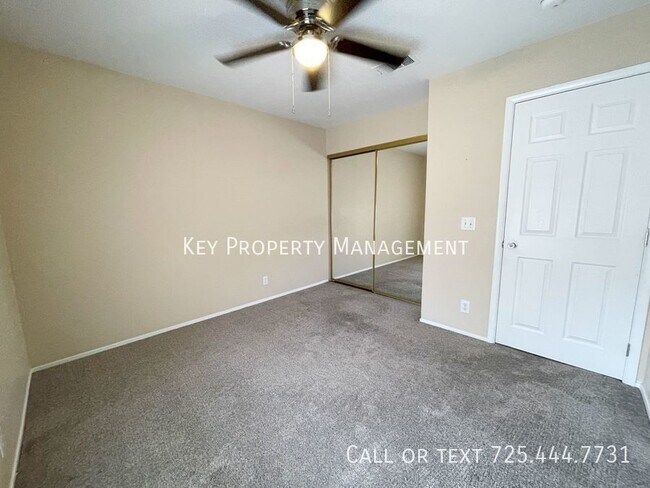 Building Photo - 3 BEDROOM 3 BATH TOWNHOME IN HENDERSON NEA...