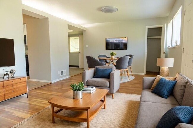 Building Photo - 277 Roderick Dr