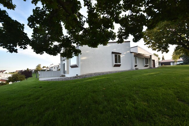 Building Photo - Low-Maintenance Meadows North Rental by Meadow Springs Golf Course