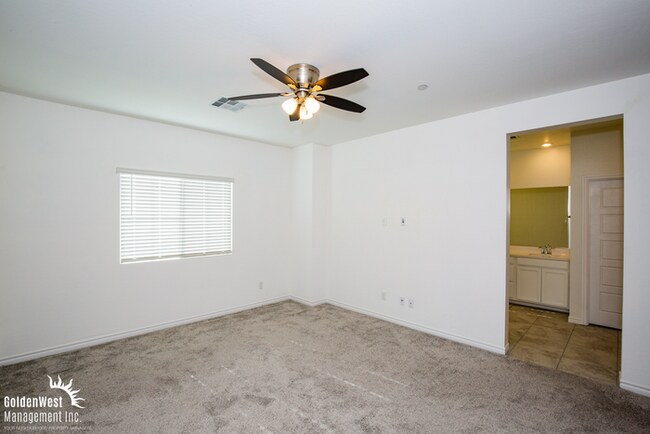 Building Photo - Stunning 3Bdm 2.5Ba Row Home in a Gated Co...