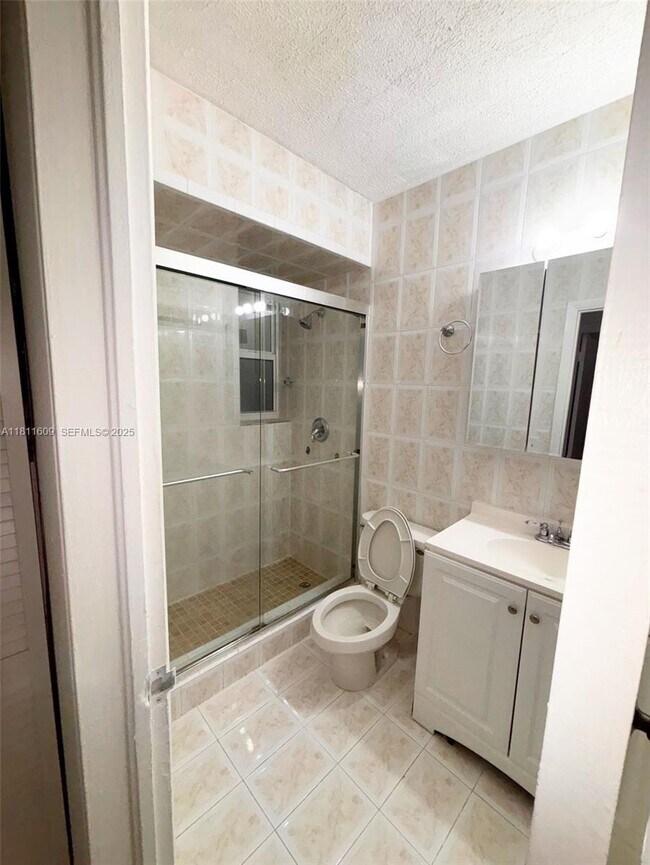 Building Photo - 2101 Calais Dr