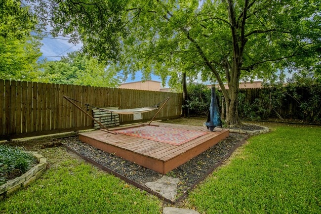 Building Photo - 1014 Nashua St