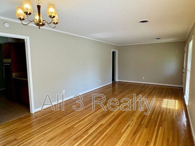 Building Photo - 3253 Windwood Dr