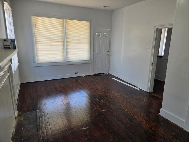 Building Photo - 1727 Hicks St